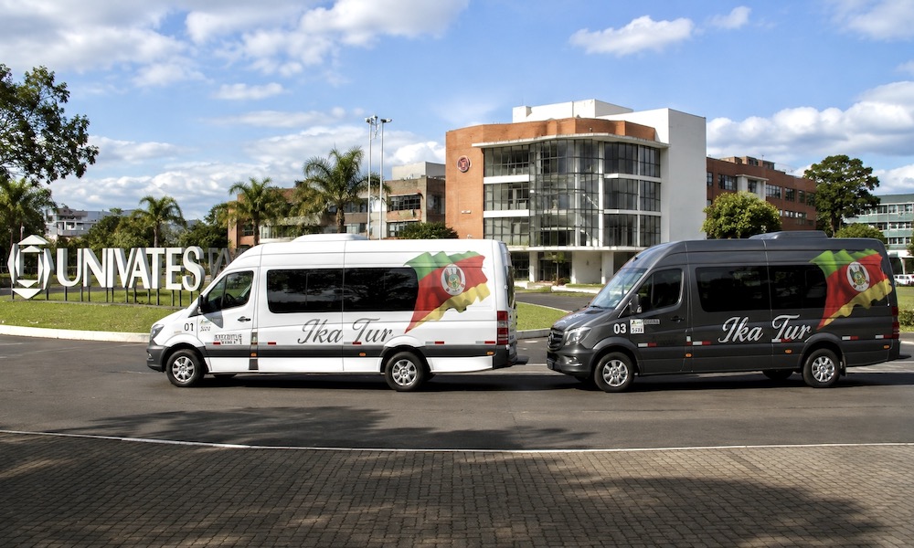 Ônibus de transporte universitário para estudantes da Serra Gaúcha